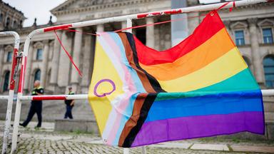 SPD lehnt "Sonderregister" für queere Menschen ab