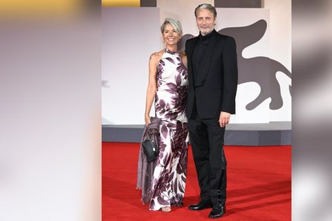 Mads Mikkelsen mit Ehefrau auf dem Red Carpet