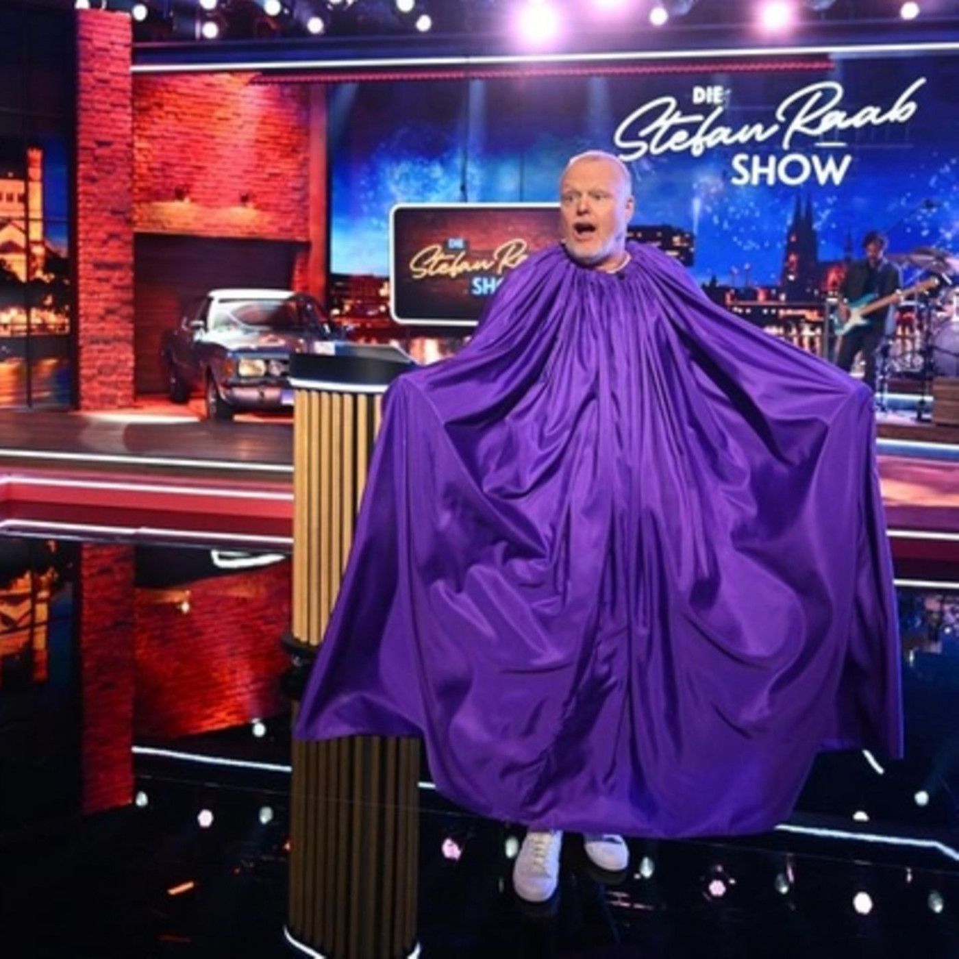 "Unterhaltsam" oder "Tiefpunkt"? Stefan Raab zeigt zur Primetime Penis-Akrobatik