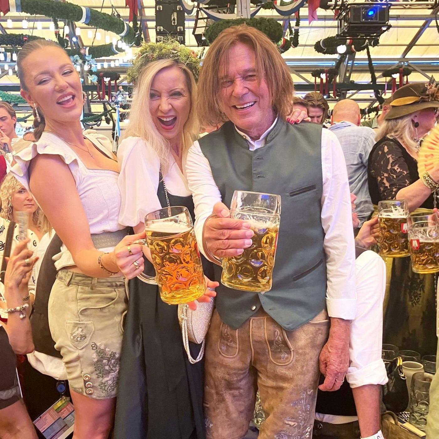 O'zapft is – Bier, Schweiß und Promis auf der Wiesn