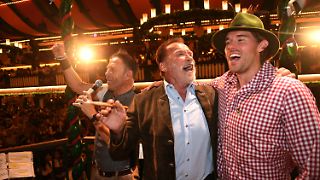 Arnold Schwarzenegger legt überraschenden Wiesn-Auftritt hin