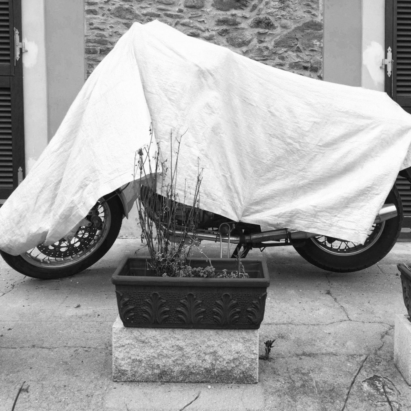 Motorradabdeckung für Zweiräder: So schützen Sie Ihr Bike im Herbst