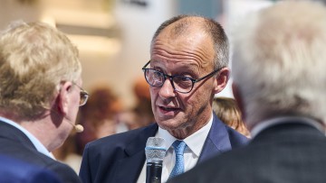 Nach Kehrtwende von Merz: SPD will an Verbrenner-Aus festhalten