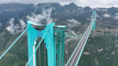 Höchste Brücke der Welt für Verkehr freigegeben