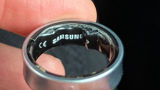 Geschwollener Galaxy-Ring-Akku löst Notfall am Flughafen aus