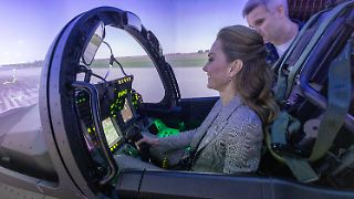 Prinzessin Kate macht Looping im Flugsimulator