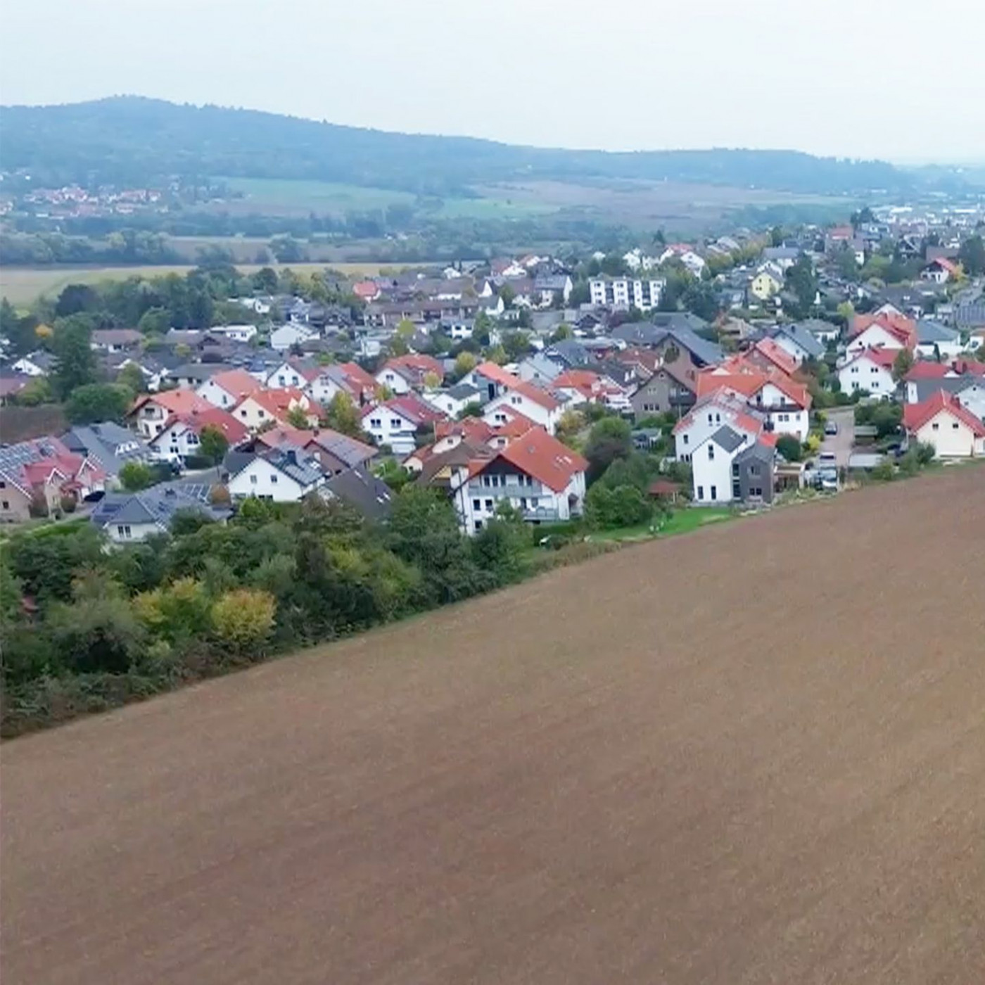 Frau parkt Auto in Kleinstadt – und sucht es wochenlang