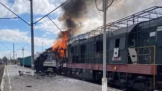 Mindestens 30 Verletzte bei russischem Angriff auf Bahnhof in der Ukraine