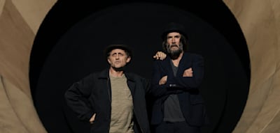 Keanu Reeves wartet auf Godot