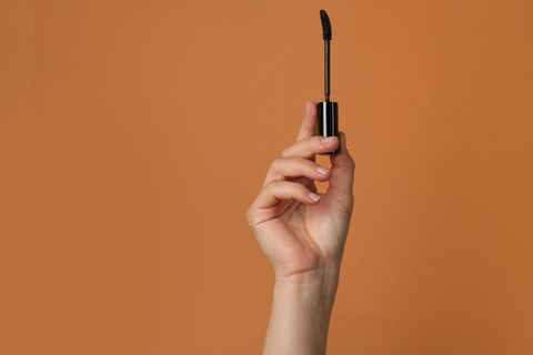 Wie man braune Mascara richtig schminkt