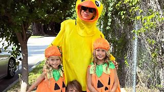 Anna Kournikova schickt Halloween-Grüße
