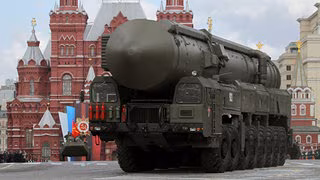 Russland und Nato testen ihre Atomwaffen