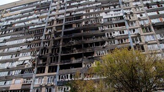 Drei Tote bei neuem Drohnenangriff auf Kiew – Putin angeblich zu Besuch an der Front