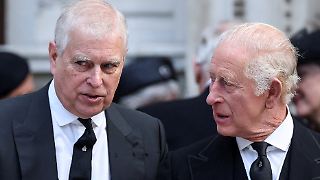 Prinz Andrew knüpft seinen Auszug an Bedingungen