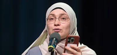„... nie weiß genug“ – Muslima Ayse Irem ist Deutsche Meisterin im Poetry Slam