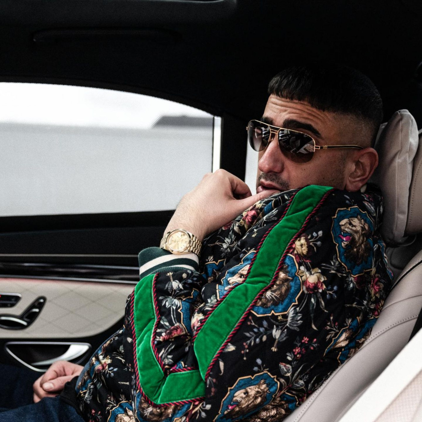 Und man fragt sich die ganze Zeit: Wie tief kann er noch fallen?