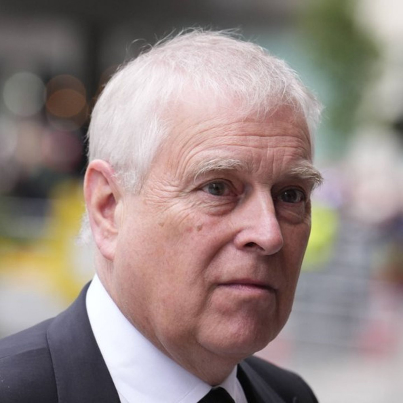 Charles entzieht ihm offiziell Prinzentitel