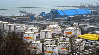 Russland zerstört ukrainische Drohnenboote vor wichtigem Erdöl-Hafen