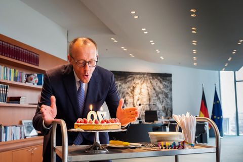 Post von Beisenherz an das Geburtstagskind Merz