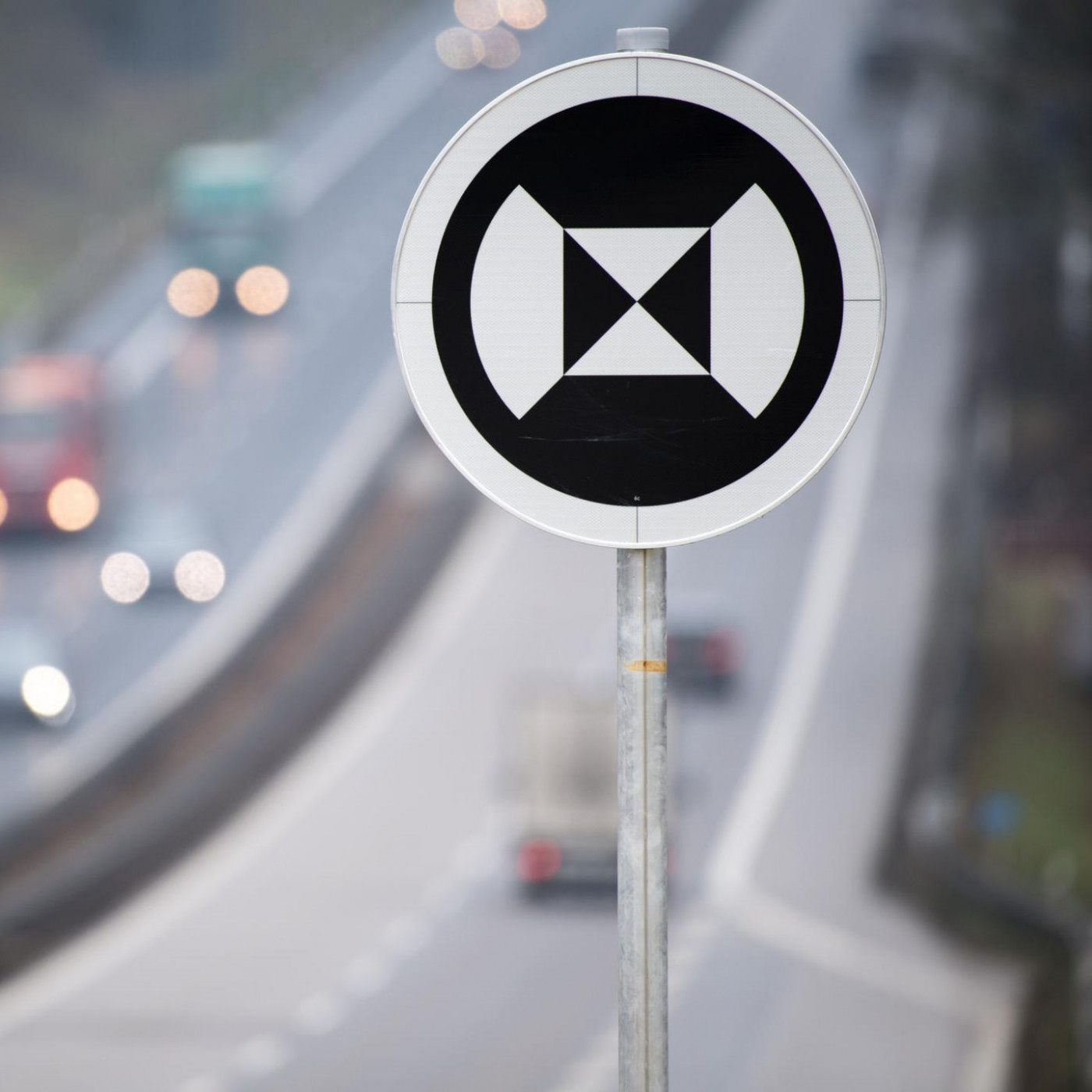 Dieses Verkehrsschild gibt es nur 13 Mal in Deutschland – kennen Sie die Bedeutung?