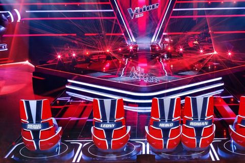 Diese Coaches sitzen auf den roten Stühlen