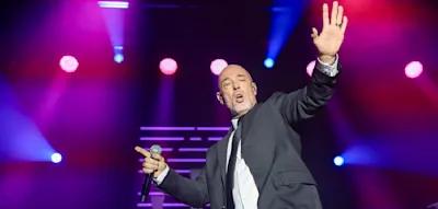 Graf stürzt kopfüber von der Bühne – nach Konzert ins Krankenhaus