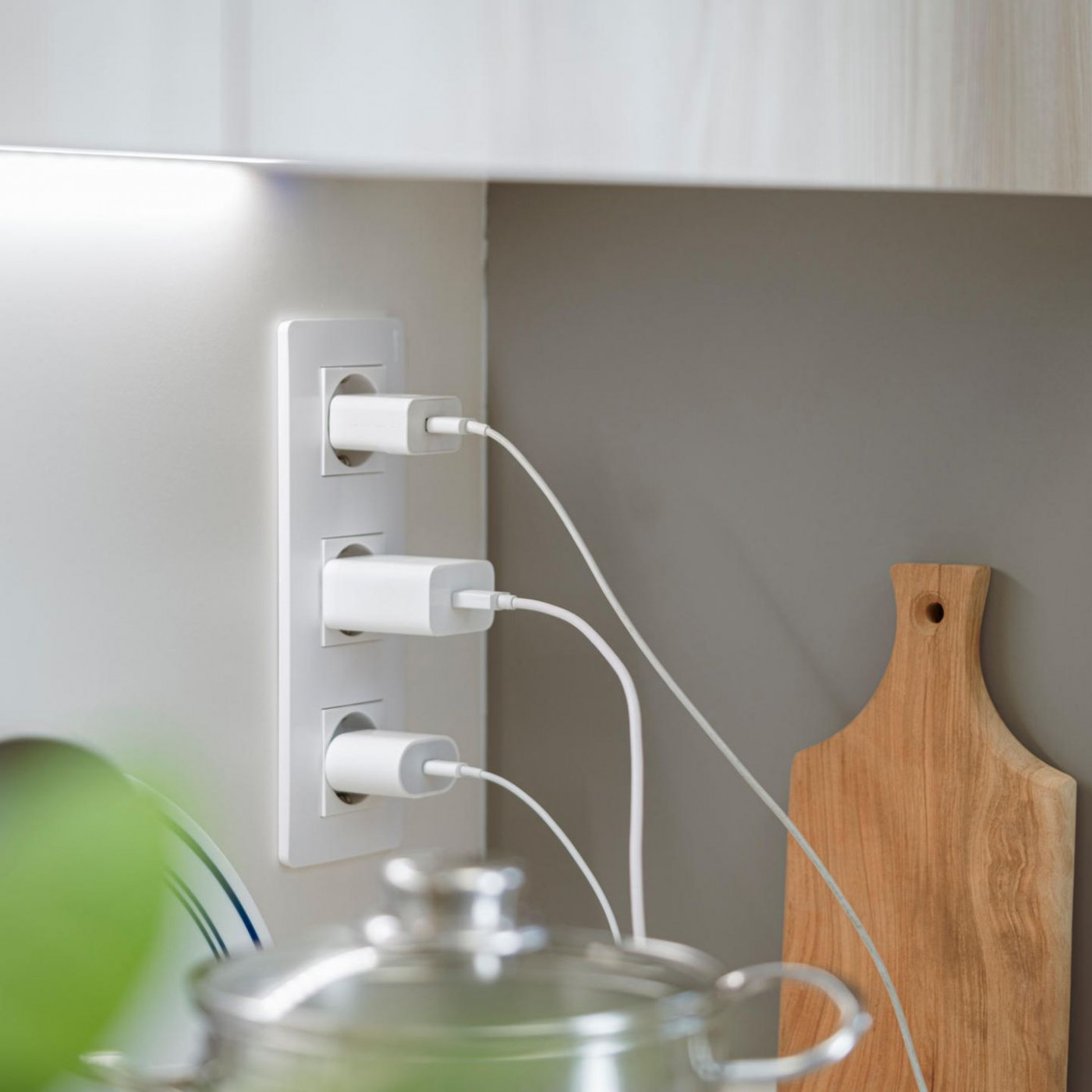 Teurer Spaß? Das kostet es, wenn das Ladekabel in der Steckdose bleibt