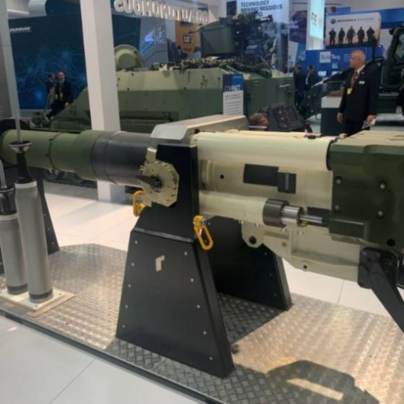 130-mm-Glattrohrkanone von Rheinmetall – der Leopard 3 nimmt Fahrt auf