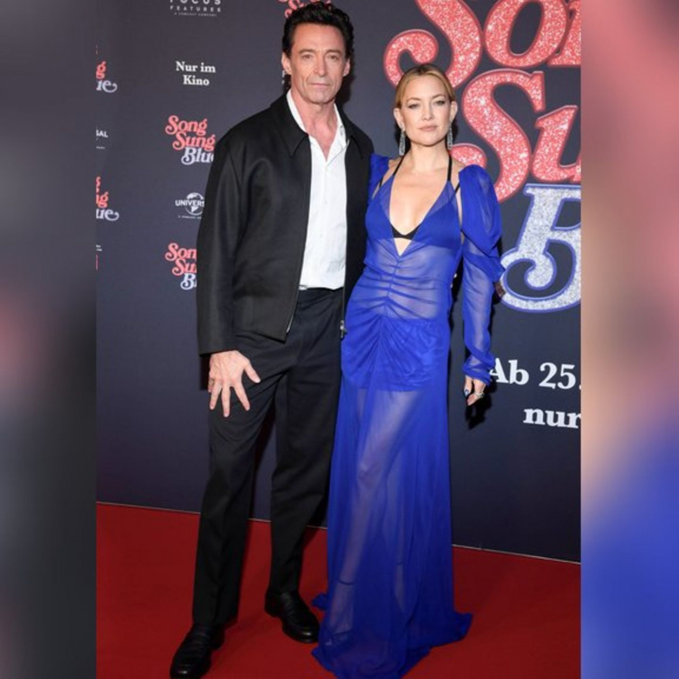 Sie verzaubert in transparentem Blau