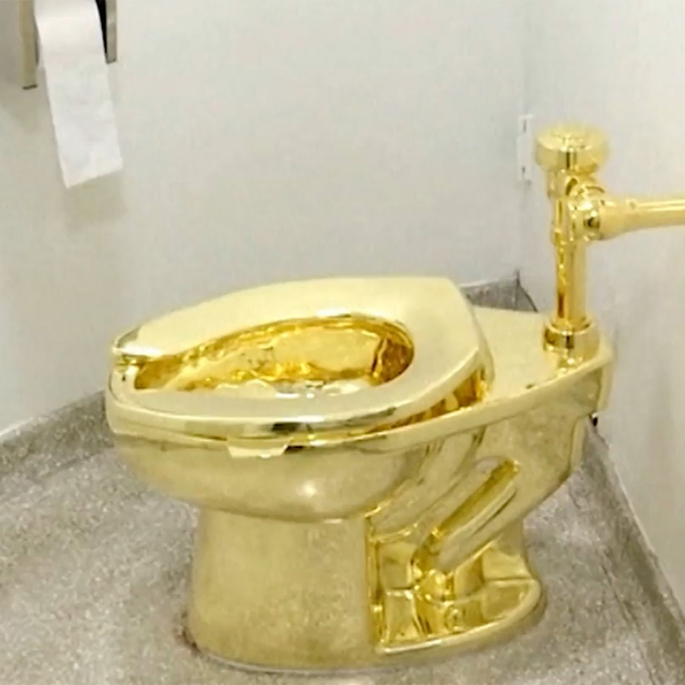 Gold-Klo "America" für irrwitzige Millionensumme versteigert