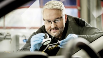 Moderne Fahrzeugverglasung: Wie Leichtglas zur Reichweitensteigerung beiträgt