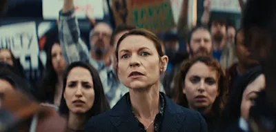 Überfordernd und dann öde – Wofür man nach acht Folgen „The Beast in Me“ dankbar ist