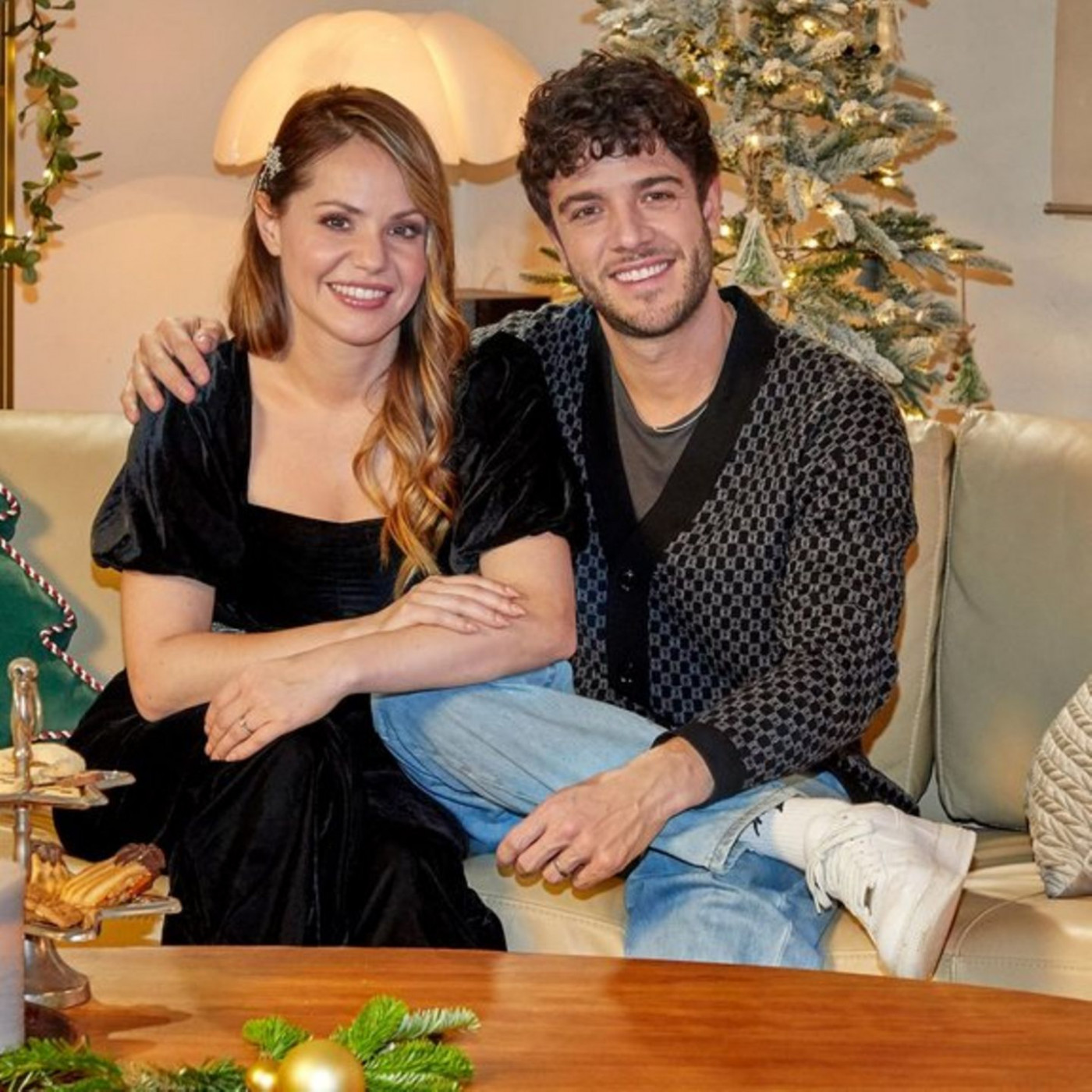 Promi-Familien quizzen unterm Weihnachtsbaum