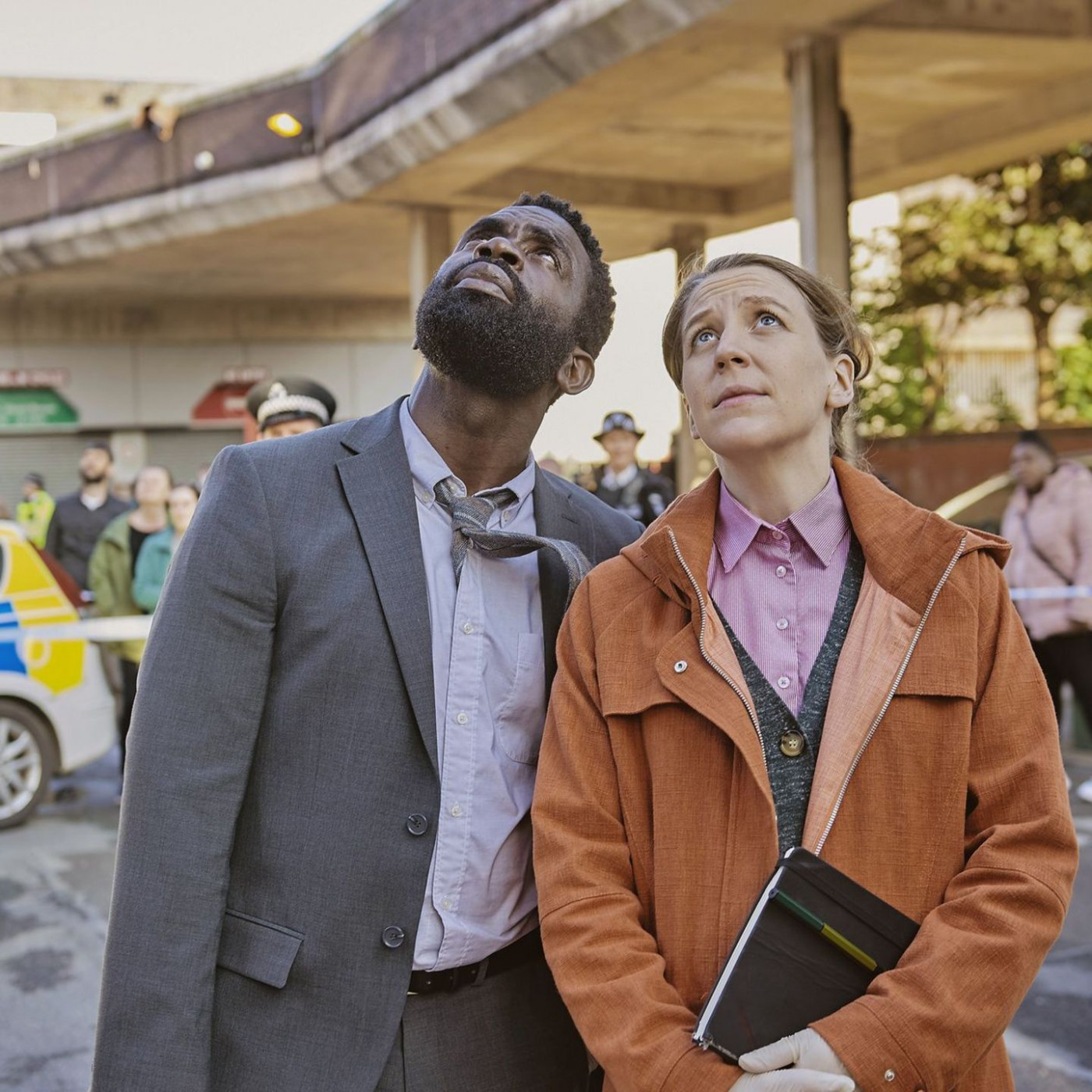 Menschen, die vom Himmel fallen