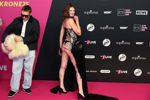 Nackte Haut bei drei Grad? Kein Problem für Rapperin Ikkimel