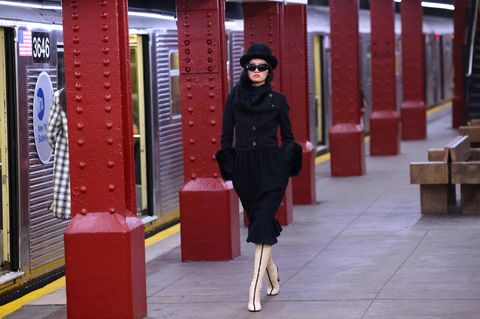 Ein Ort, der "uns allen gehört": Chanel verwandelt New Yorker U-Bahn in Laufsteg