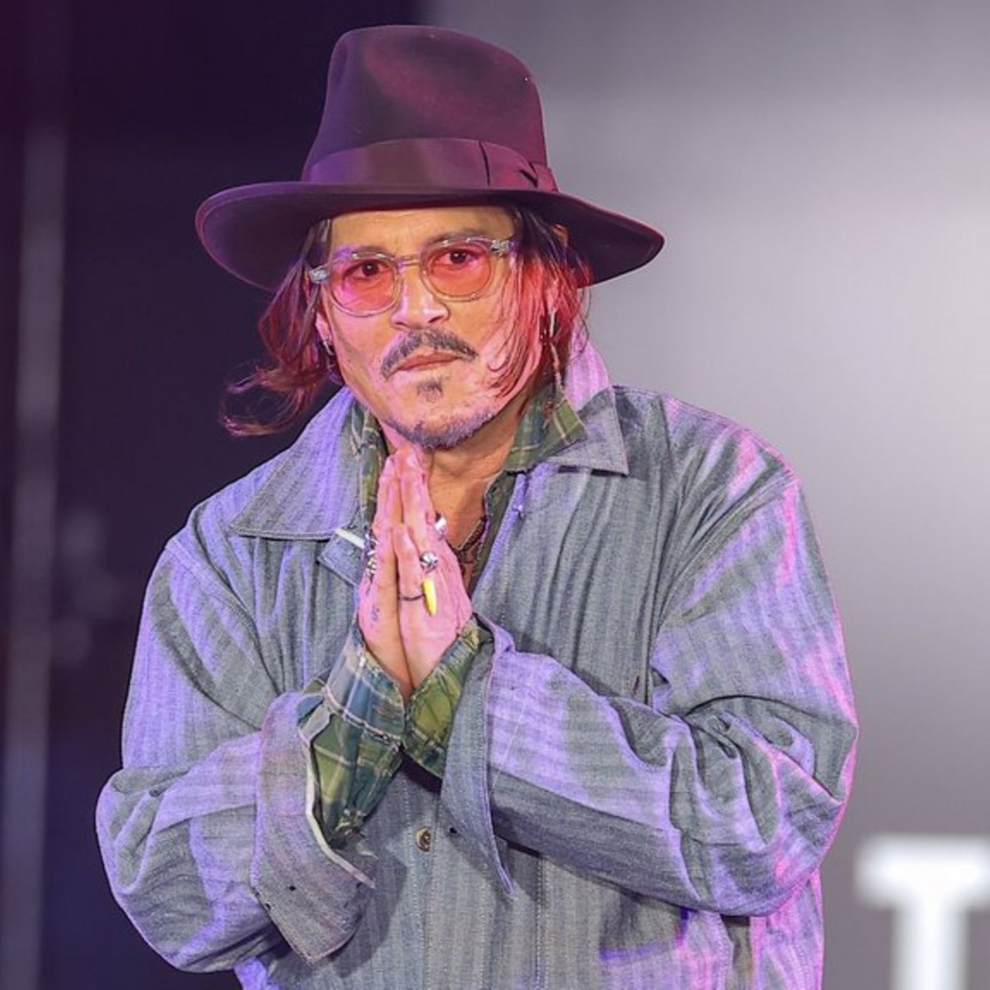 Er hat ein neues Projekt an Land gezogen