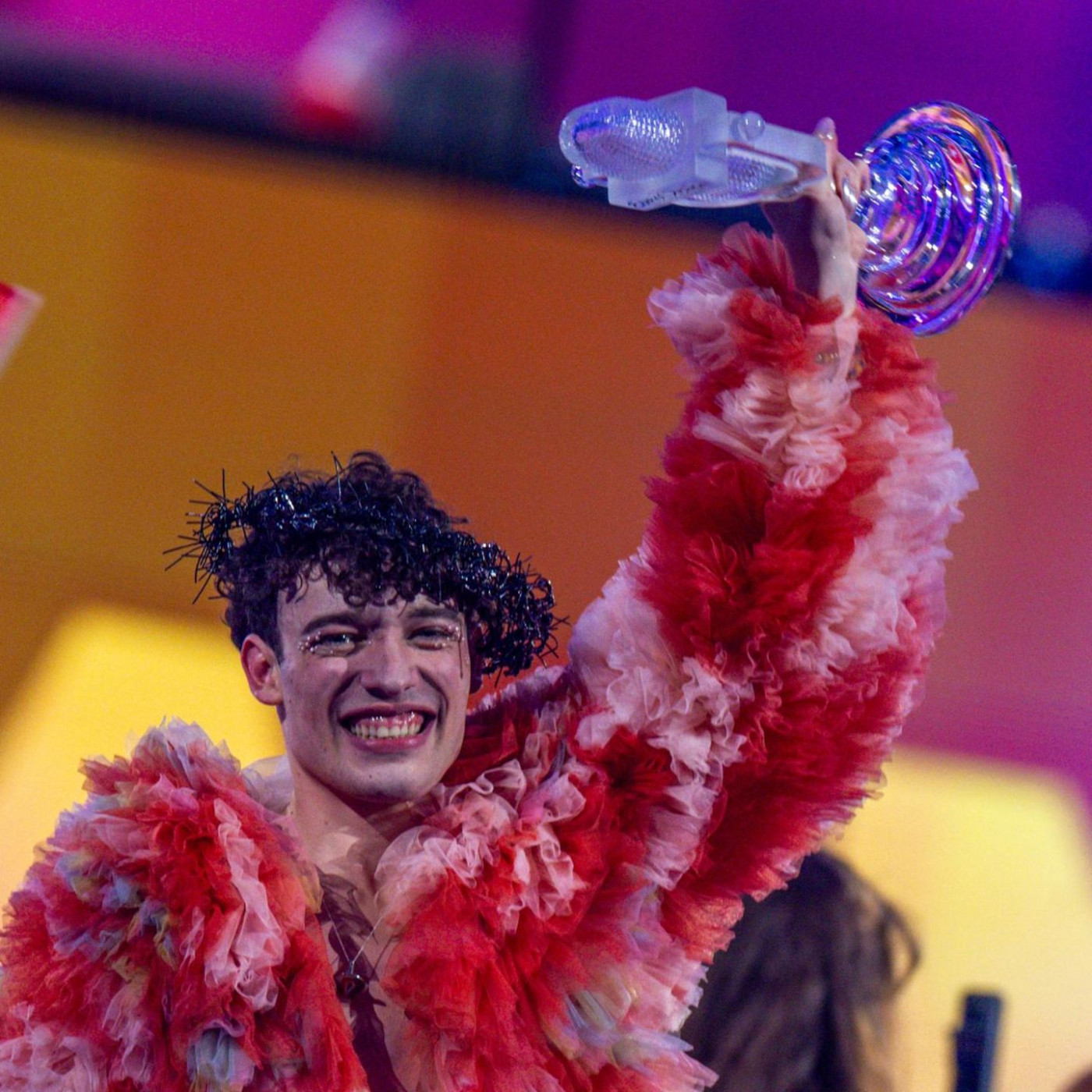 Nemo gibt ESC-Pokal wegen Israels Teilnahme zurück