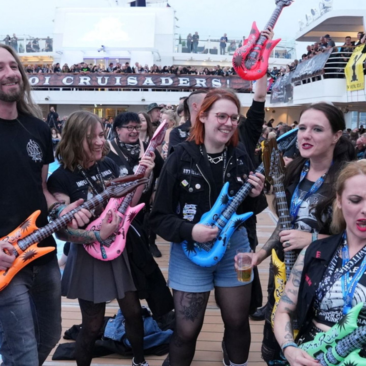 Festival-Wahnsinn auf dem Pooldeck: Das etwas andere "Traumschiff"