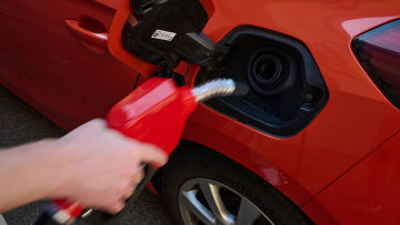 Vom Fahrzeugkauf bis zum Kraftstoff: Kosten f&uuml;r Mobilit&auml;t stark angestiegen