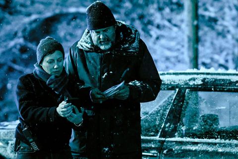 Tobler und Berg im dunklen M&auml;rchenwald