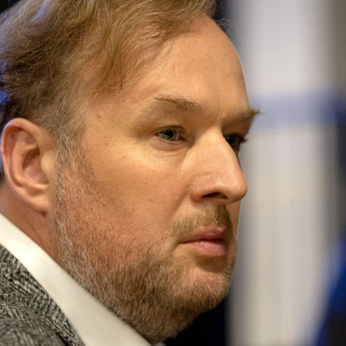 Stephan Grossmann mimt den Opernintendanten