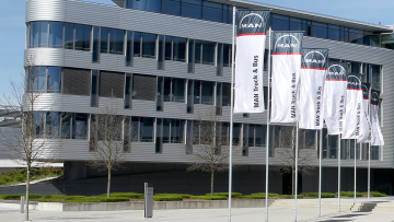 Einigung mit der IG Metall: MAN baut 2.300 Jobs ab und gibt Standortgarantie