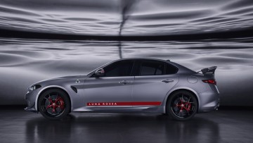 Alfa Romeo Giulia Quadrifoglio Luna Rossa: Steife Brise