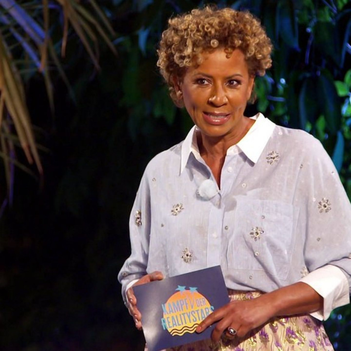 Arabella Kiesbauer gr&uuml;&szlig;t Fans aus Thailand