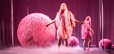 &bdquo;Sind die Menschen alle verr&uuml;ckt geworden?&ldquo;, ruft Petrus, bevor er in der Irrenanstalt landet