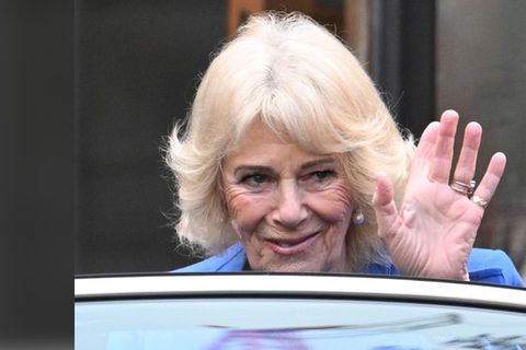 Camilla besucht Gedenkfeier ihrer Freundin