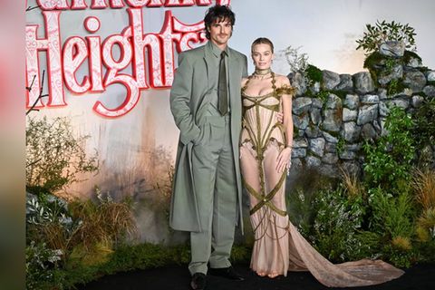 Schauspieler trotzen dem Londoner Regen