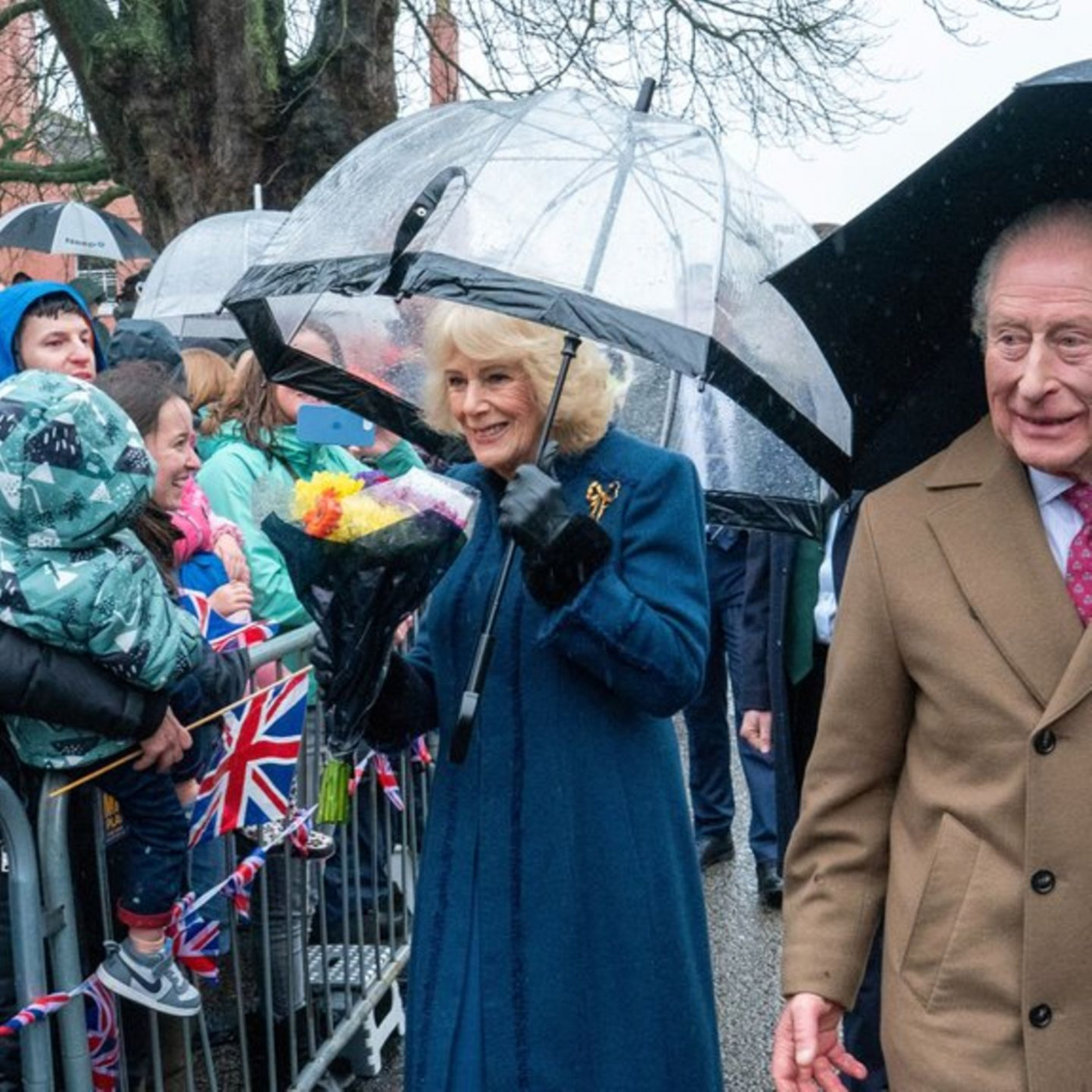 K&ouml;nig Charles &auml;u&szlig;erst sich nicht zu Andrew