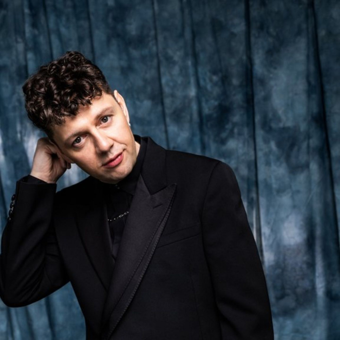 "White Lotus'"-Star moderiert Gala im Mai